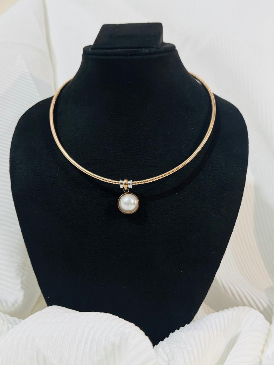 Choker-Style Necklace With a Pendant