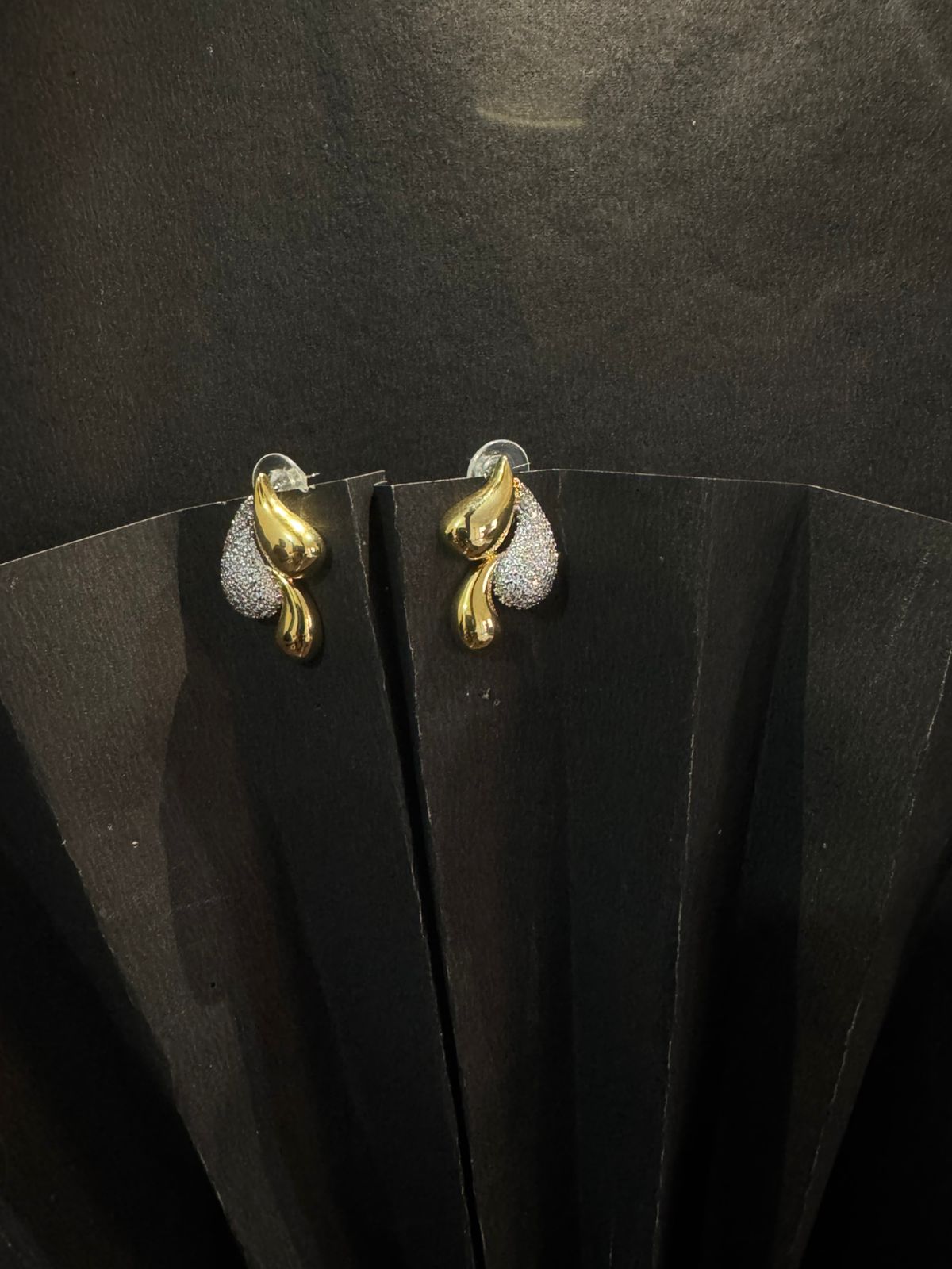 Dual-Toned Stud Earring