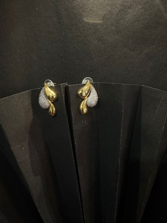 Dual-Toned Stud Earring
