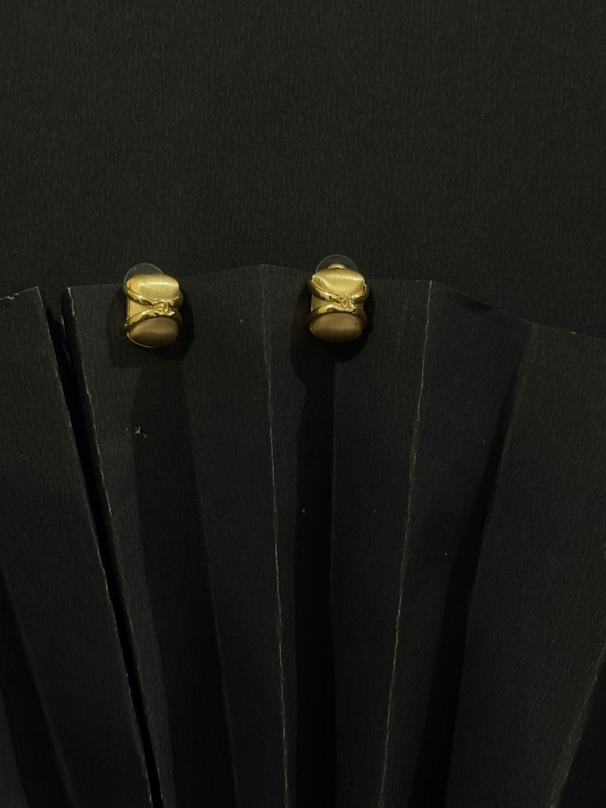 Gold-Toned Stud Earring