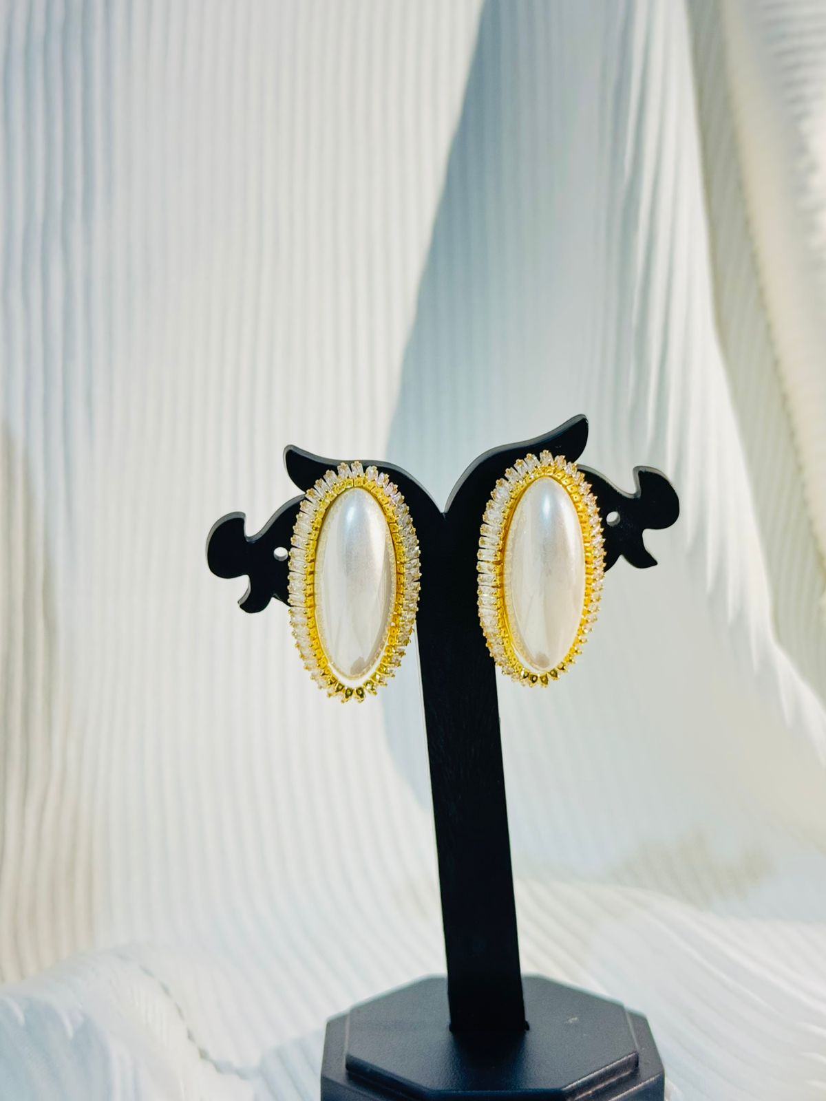 Oval-Shape Stud Earring