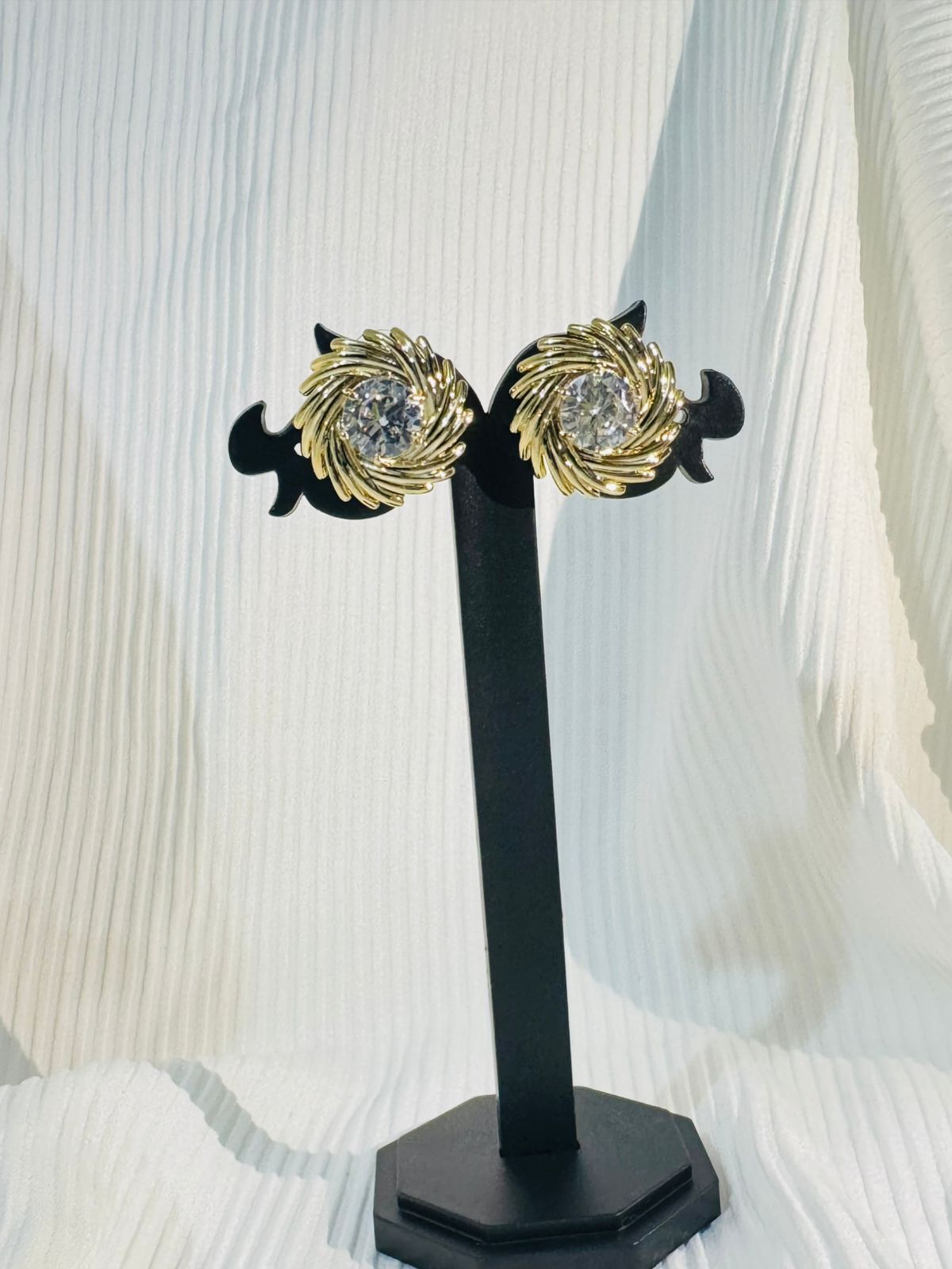 Swirled stud earrings
