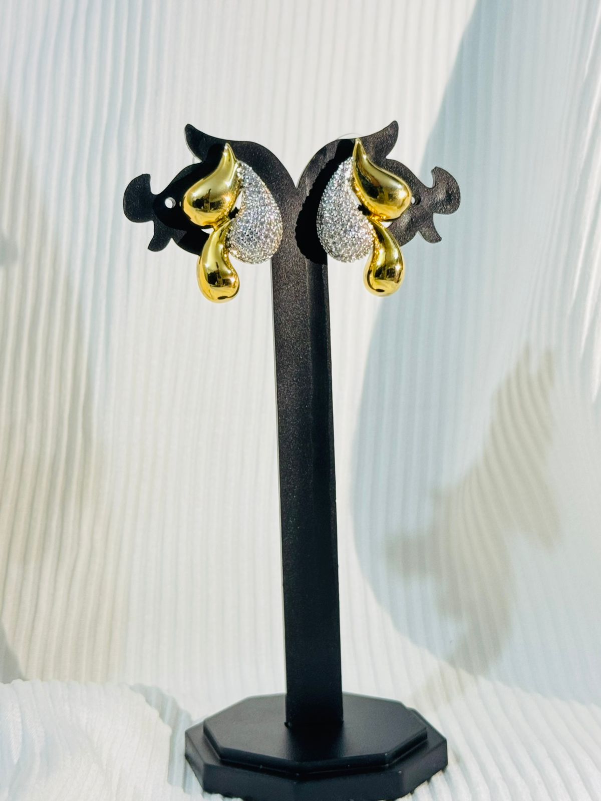 Dual-Toned Stud Earring